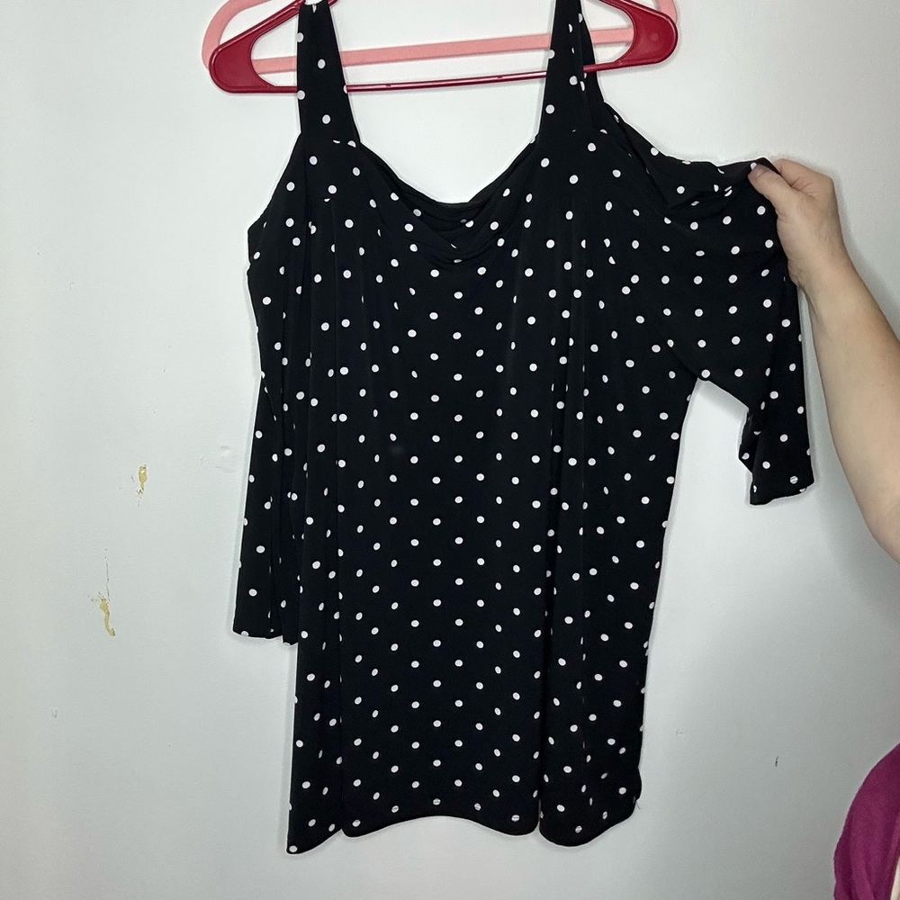 Cold shoulder polka dot tank
